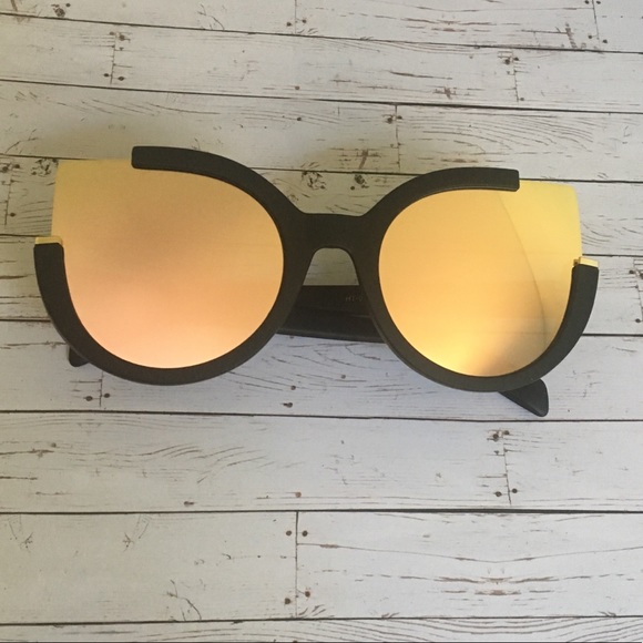 🎉HP🎉 Oversized Cat Eye Mirror Lens Sunglasses - Picture 3 of 3